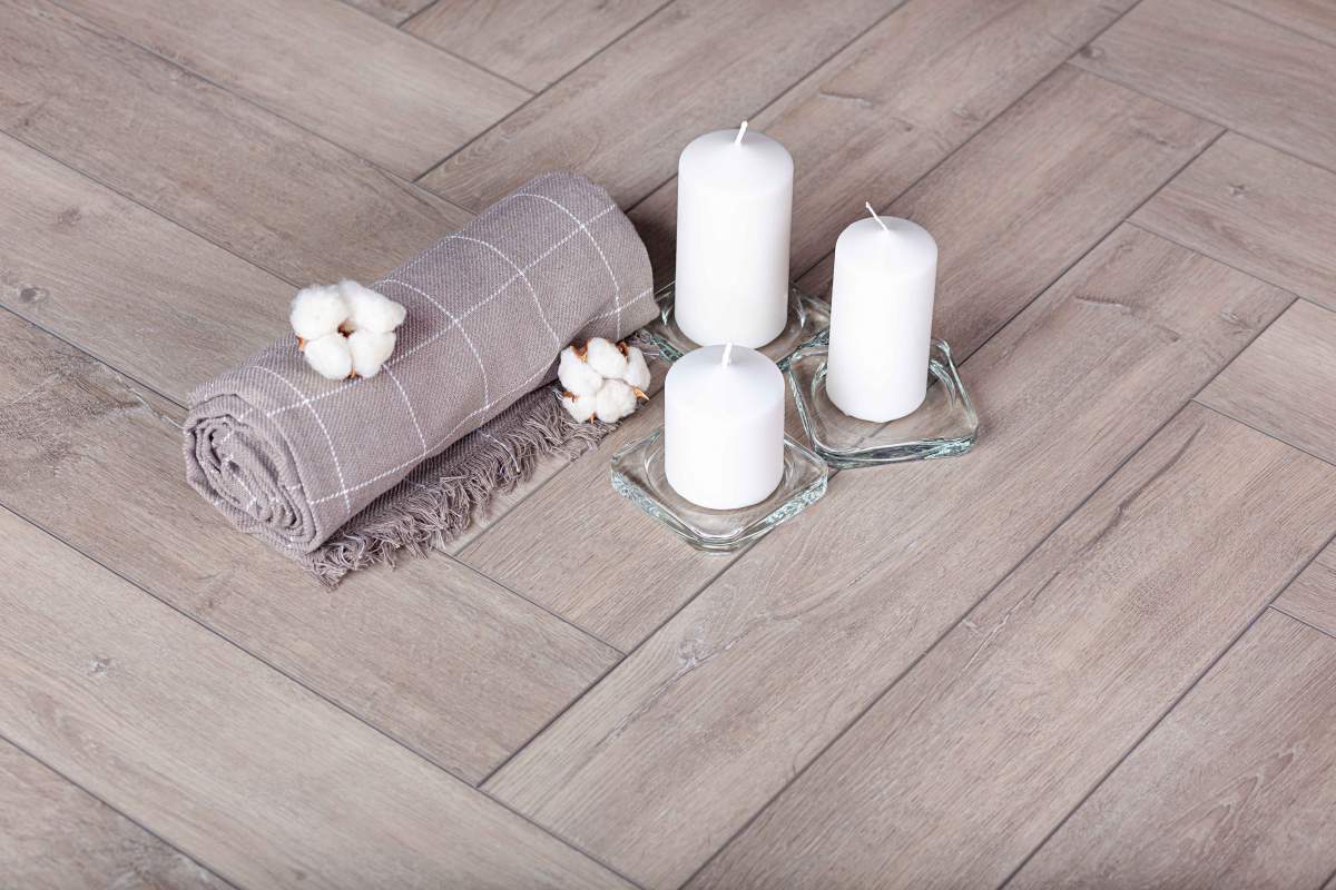 Замковая ПВХ плитка "Aberhof" Carmelita 1682 (615*123*5 мм) — купить в Евпатории